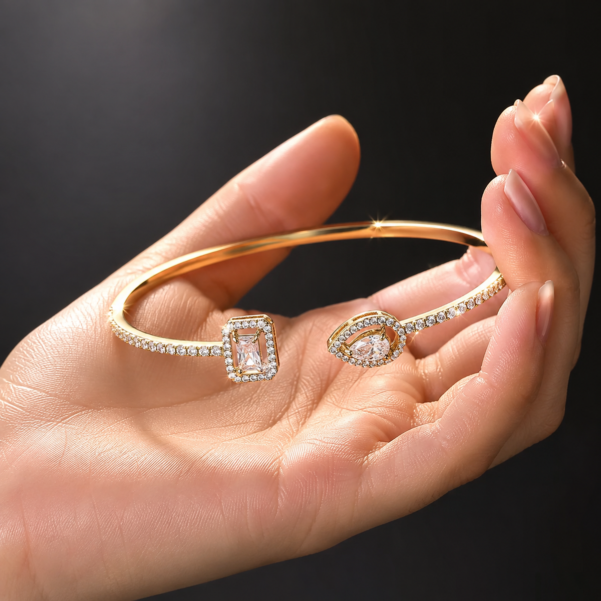 Bracelet Jonc Femme Doré avec Zircon — Manchette Élégante Plaquée Or, Bijou Chic Idée Cadeau