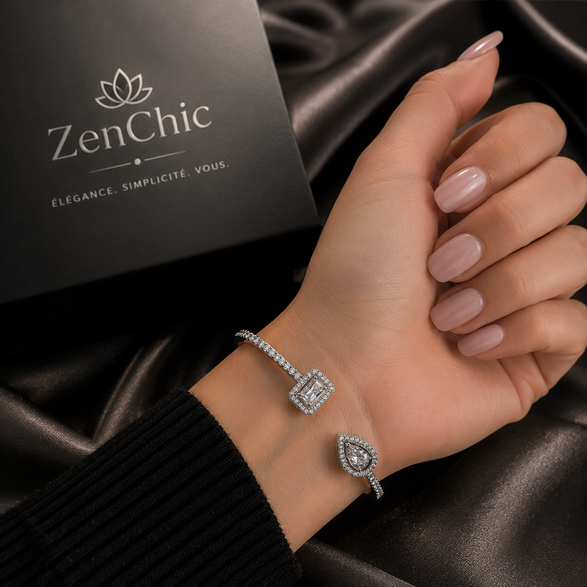 Bracelet Jonc Femme Doré avec Zircon — Manchette Élégante Plaquée Or, Bijou Chic Idée Cadeau