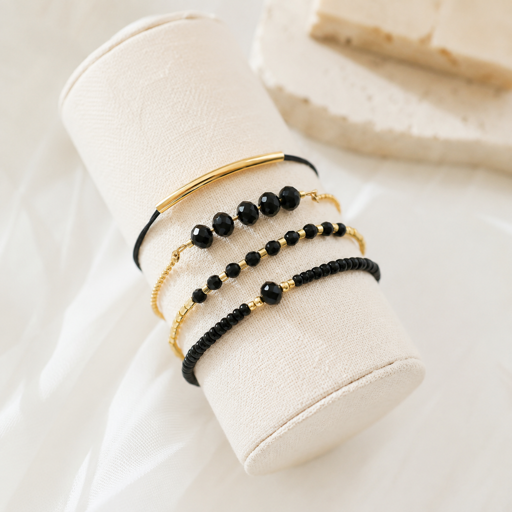 Set 4 Bracelets Boho Femme Perles Pierre Noire — Bracelets Bohème Faits Main, Bijou Tendance Été Doré