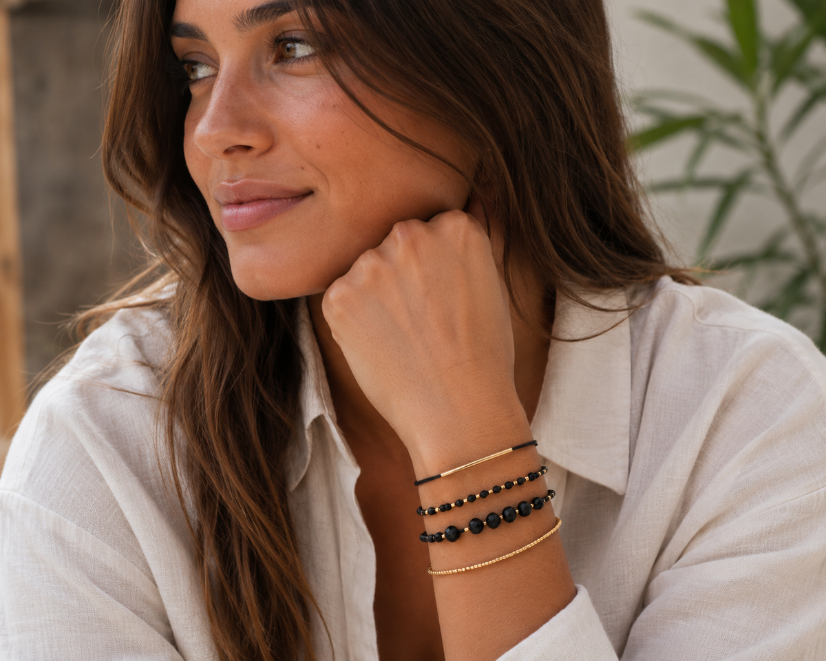 Set 4 Bracelets Boho Femme Perles Pierre Noire — Bracelets Bohème Faits Main, Bijou Tendance Été Doré