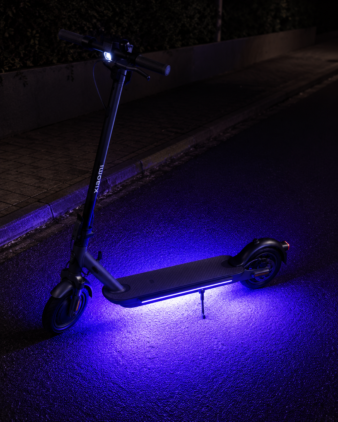 Lumières LED RGB Sans Fil - Éclairage d'Ambiance Voiture, Moto, Vélo, Camping, Extérieur - Stroboscope & Feux de Sécurité, Télécommande 8 Couleurs, Rechargeable, Étanche