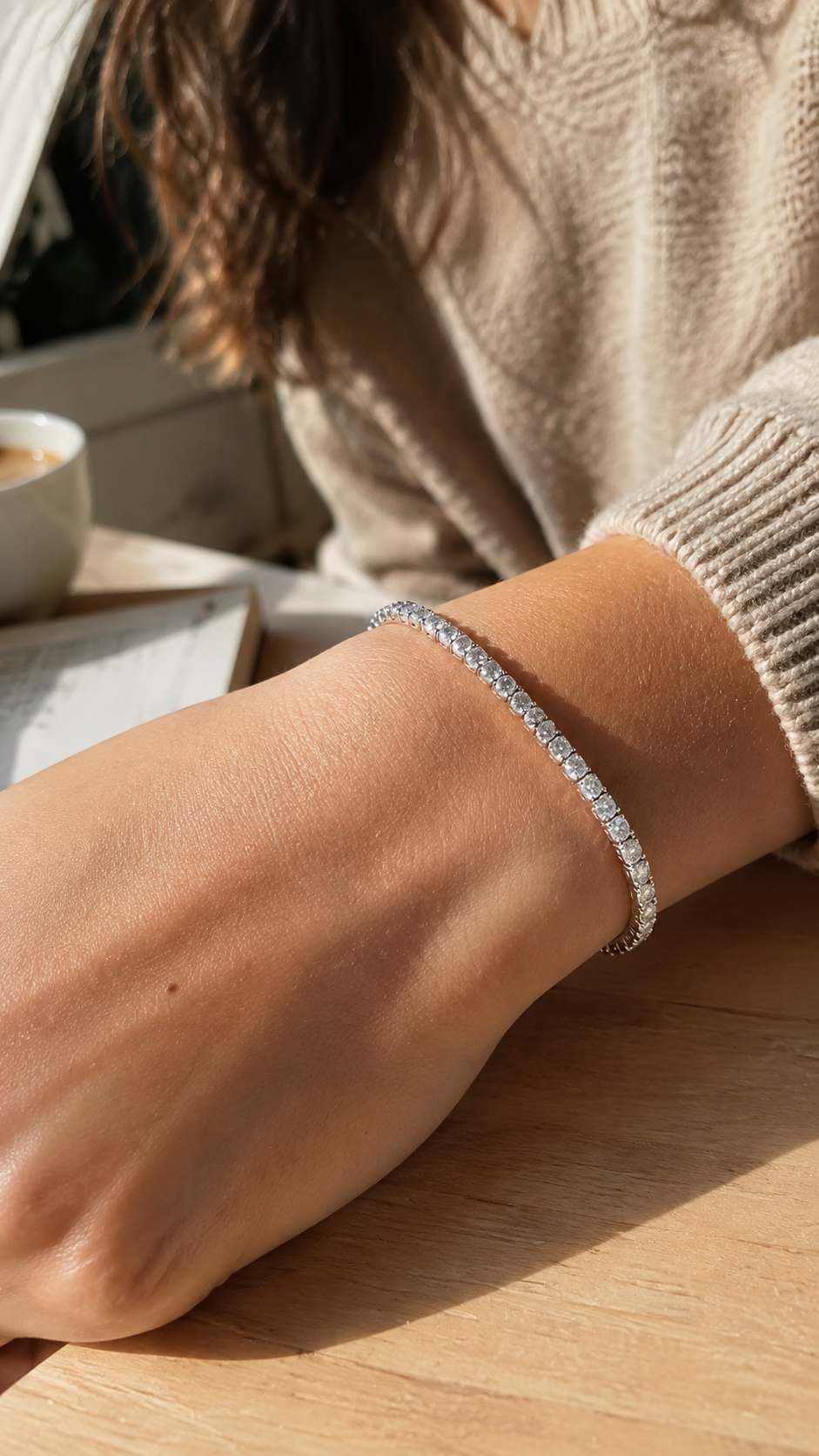 Bijoux de Mode Bracelet Élégant en Argent avec Pierres Claires pour une Tenue Raffinée et Chic (Bracelet Femme Argent Élégant | Bijou Chic — Zenchic)